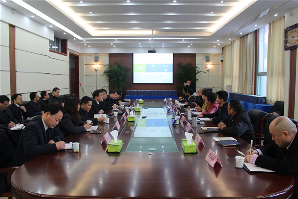 評估組一行與校領(lǐng)導(dǎo)、中層干部進(jìn)行座談.JPG