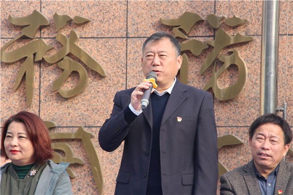 8李京輝校長宣布運動會開始.JPG