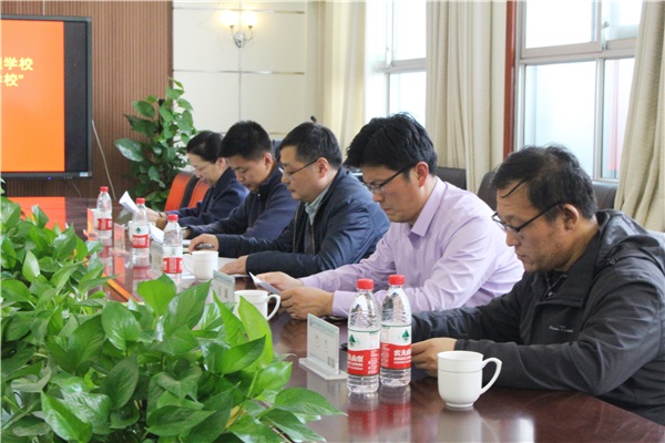 4 檢查組對學(xué)校禁煙工作成效給予肯定.JPG