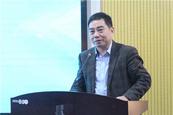 5中國(guó)制冷空調(diào)工業(yè)協(xié)會(huì)副理事長(zhǎng)兼秘書長(zhǎng)張朝暉致辭 .jpg