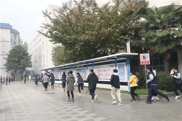1鄭州市電子信息工程學校舉行消防疏散演練.jpg