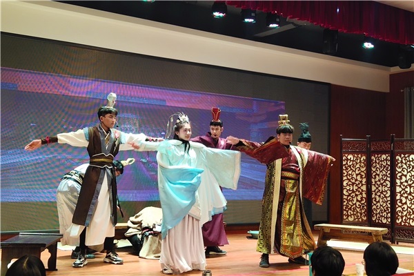 比賽演出現(xiàn)場.jpg