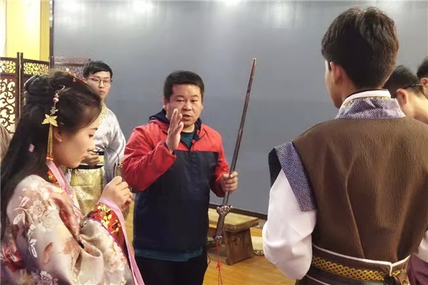 武術(shù)指導(dǎo)指點排練.jpg