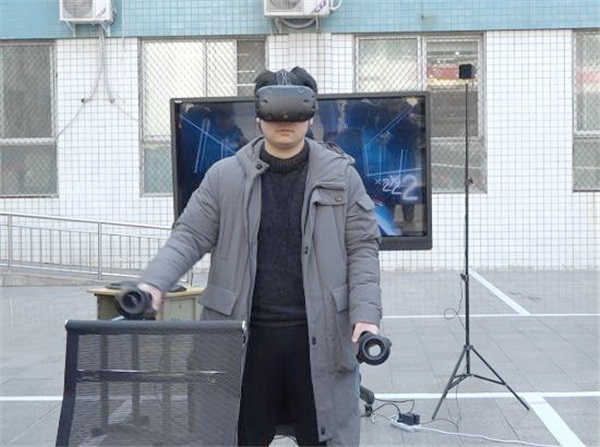 2VR實(shí)訓(xùn)設(shè)備走出實(shí)訓(xùn)室.jpg